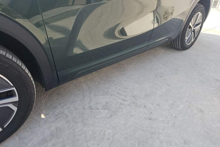 Used Geely Galaxy Xingjian 7 EM-i 2025 120km Launch+ Version Left Side Sill