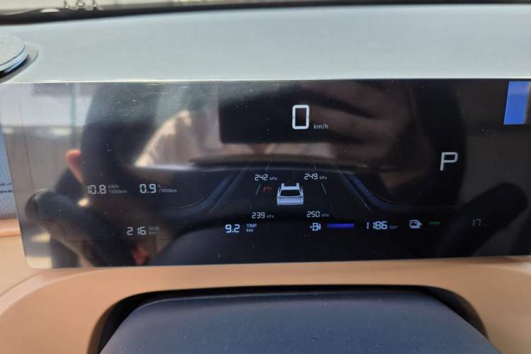 Used Geely Galaxy Xingjian 7 EM-i 2025 120km Launch+ Version Odometer Close Up