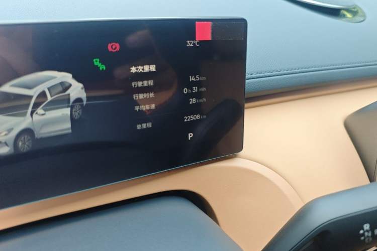 Used Geely Galaxy Xingjian 7 EM-i 2025 120km Navigator Edition Odometer Close Up