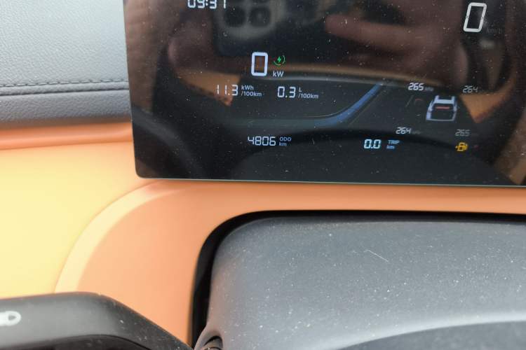 Used Geely Galaxy Xingjian 7 EM-i 2025 120km Launch+ Version Odometer Close Up