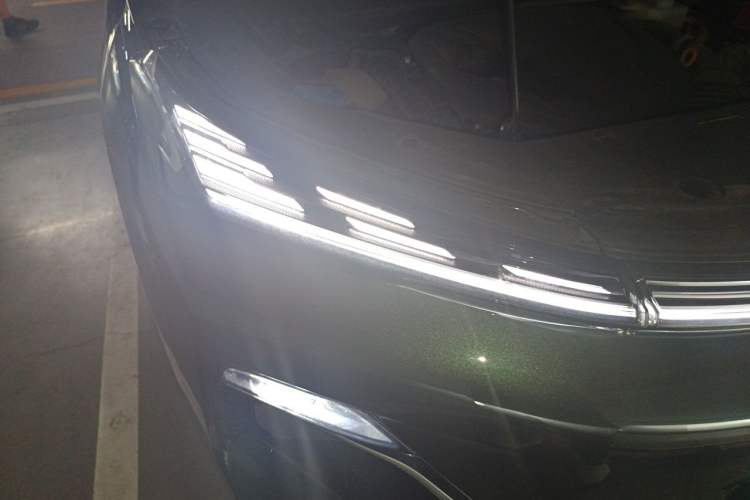 Used Geely Galaxy Xingjian 7 EM-i 2025 120km Navigator Edition Right Front Headlight