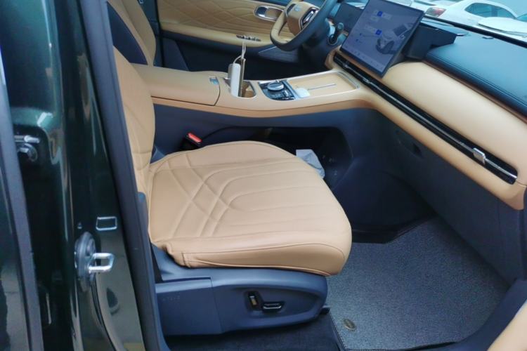 Used Geely Galaxy Xingjian 7 EM-i 2025 120km Navigator Edition Right Front Seat