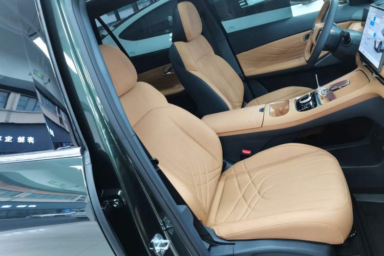 Used Geely Galaxy Xingjian 7 EM-i 2025 120km Launch+ Version Right Front Seat