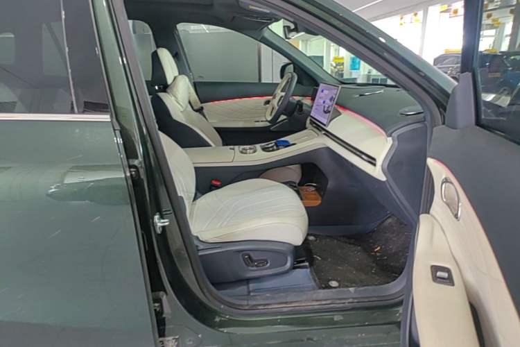 Used Geely Galaxy Xingjian 7 EM-i 2025 120km Navigator Edition Right Front Seat