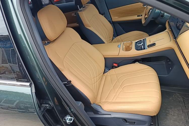 Used Geely Galaxy Xingjian 7 EM-i 2025 120km Exploration+ Version Right Front Seat