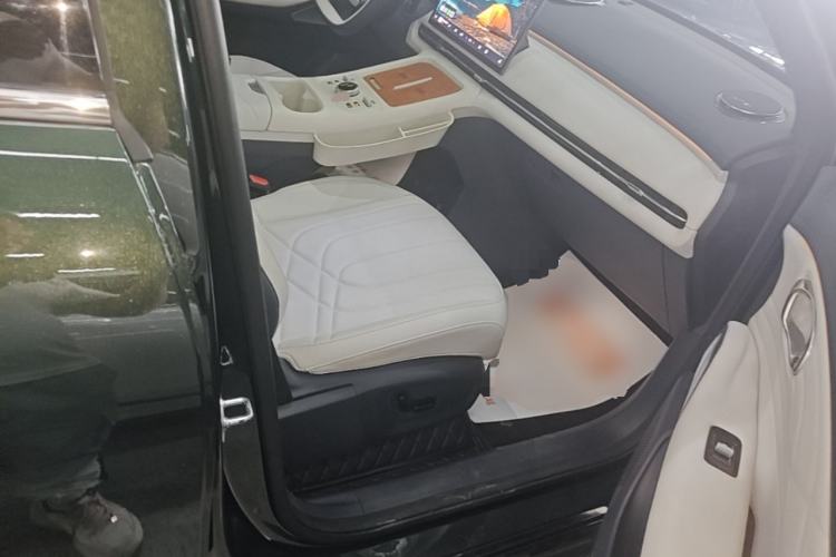 Used Geely Galaxy Xingjian 7 EM-i 2025 120km Navigator Edition Right Front Seat