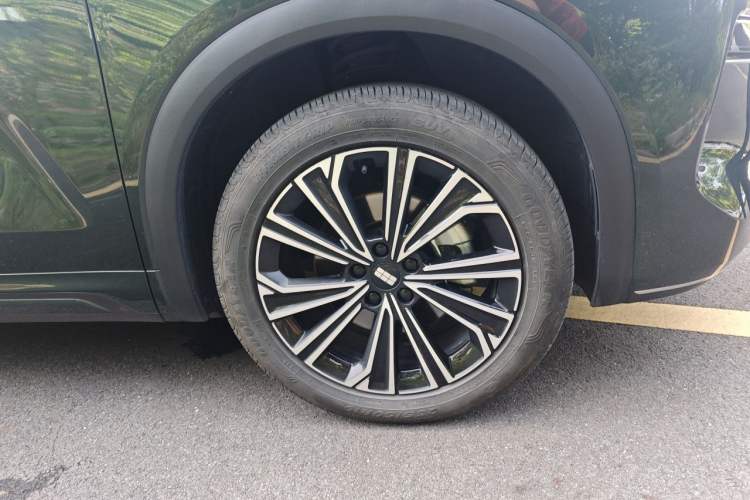 Used Geely Galaxy Xingjian 7 EM-i 2025 120km Navigator Edition Right Front Wheel Hub