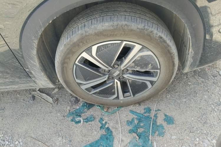 Used Geely Galaxy Xingjian 7 EM-i 2025 120km Exploration+ Version Right Front Wheel Hub