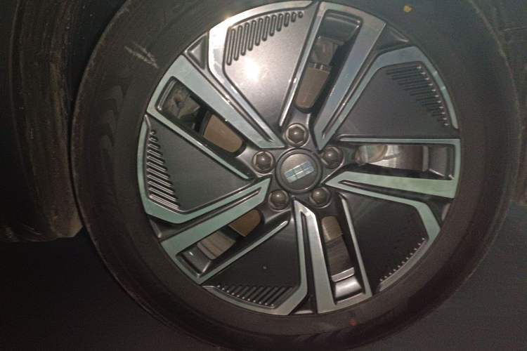 Used Geely Galaxy Xingjian 7 EM-i 2025 120km Exploration+ Version Right Front Wheel Hub