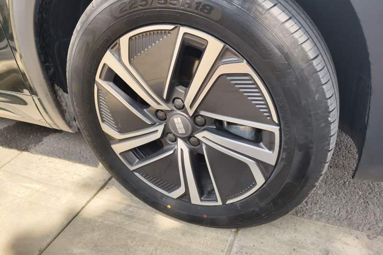 Used Geely Galaxy Xingjian 7 EM-i 2025 120km Exploration+ Version Right Front Wheel Hub