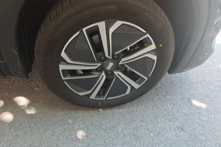 Used Geely Galaxy Xingjian 7 EM-i 2025 120km Exploration+ Version Right Front Wheel Hub