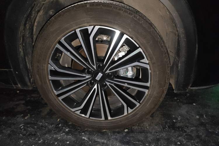 Used Geely Galaxy Xingjian 7 EM-i 2025 120km Navigator Edition Right Front Wheel Hub