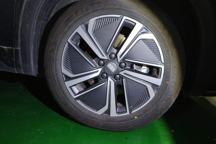 Used Geely Galaxy Xingjian 7 EM-i 2025 120km Exploration+ Version Right Front Wheel Hub