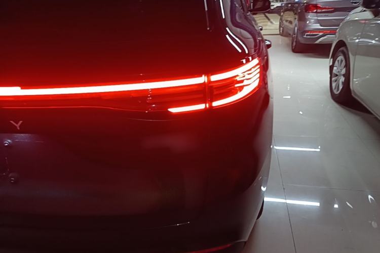 Used Geely Galaxy Xingjian 7 EM-i 2025 120km Navigator Edition Right Rear Taillight