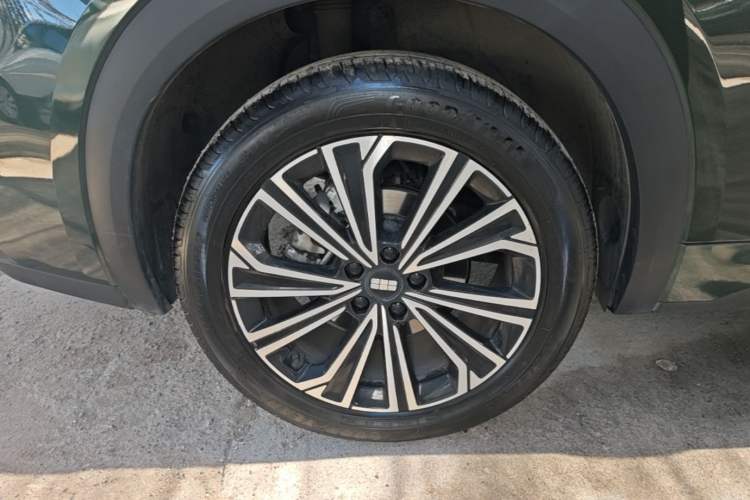 Used Geely Galaxy Xingjian 7 EM-i 2025 120km Navigator Edition Right Rear Wheel Hub