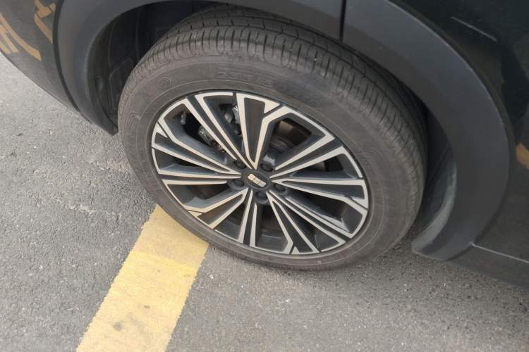 Used Geely Galaxy Xingjian 7 EM-i 2025 120km Navigator Edition Right Rear Wheel Hub
