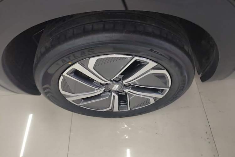 Used Geely Galaxy Xingjian 7 EM-i 2025 120km Exploration+ Version Right Rear Wheel Hub