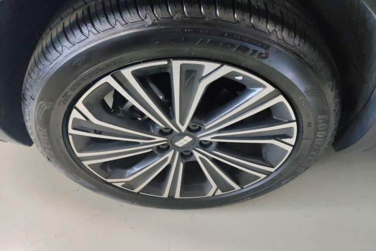 Used Geely Galaxy Xingjian 7 EM-i 2025 120km Navigator Edition Right Rear Wheel Hub