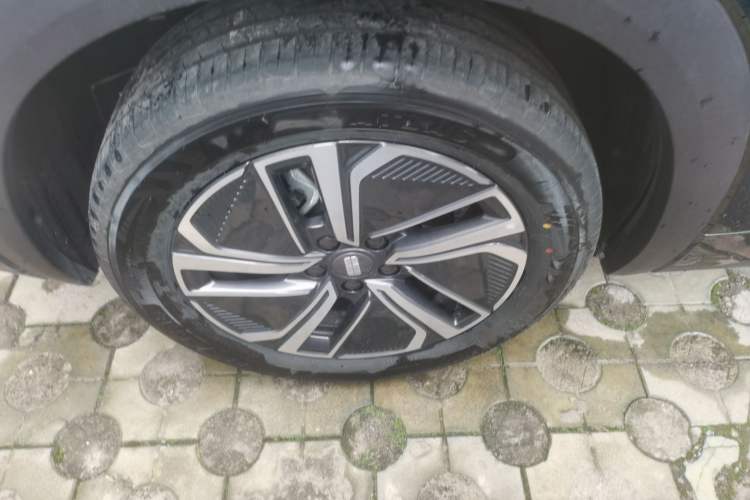 Used Geely Galaxy Xingjian 7 EM-i 2025 120km Launch+ Version Right Rear Wheel Hub