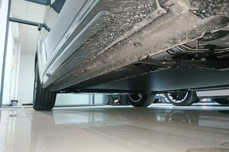 Used Geely Galaxy Xingjian 7 EM-i 2025 120km Launch+ Version Right Side Sill