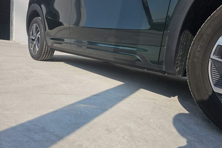 Used Geely Galaxy Xingjian 7 EM-i 2025 120km Launch+ Version Right Side Sill