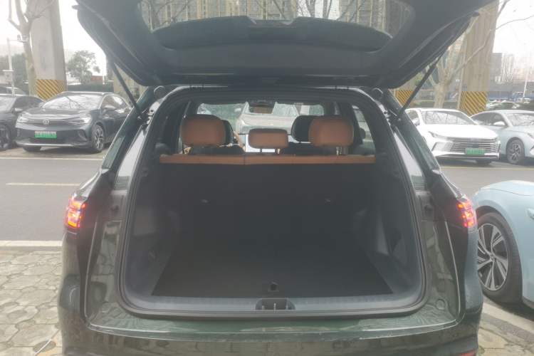 Used Geely Galaxy Xingjian 7 EM-i 2025 120km Launch+ Version Trunk