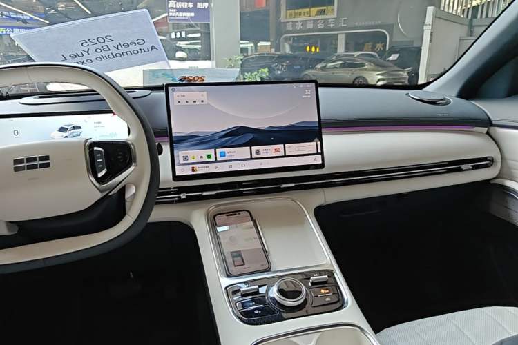 Used Geely Galaxy Xingjian 7 EM-i 2025 120km Navigator Edition Audio And AC Panel