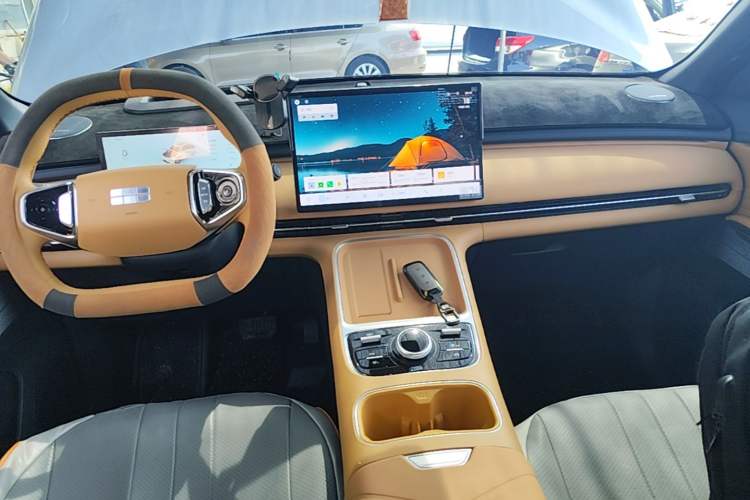 Used Geely Galaxy Xingjian 7 EM-i 2025 120km Navigator Edition Audio And AC Panel
