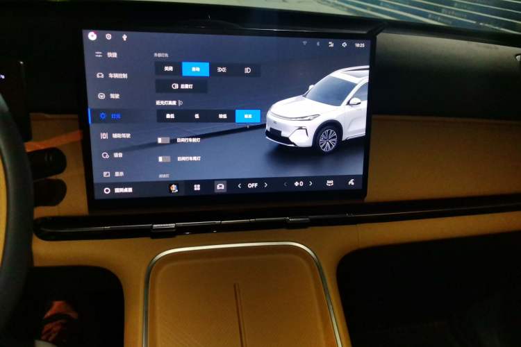 Used Geely Galaxy Xingjian 7 EM-i 2025 120km Launch+ Version Audio And AC Panel
