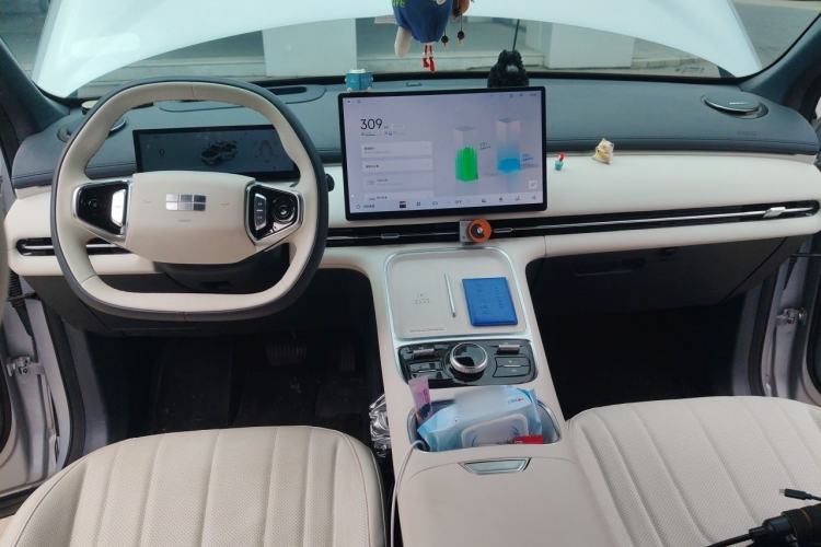 Used Geely Galaxy Xingjian 7 EM-i 2025 120km Navigator Edition Center Console