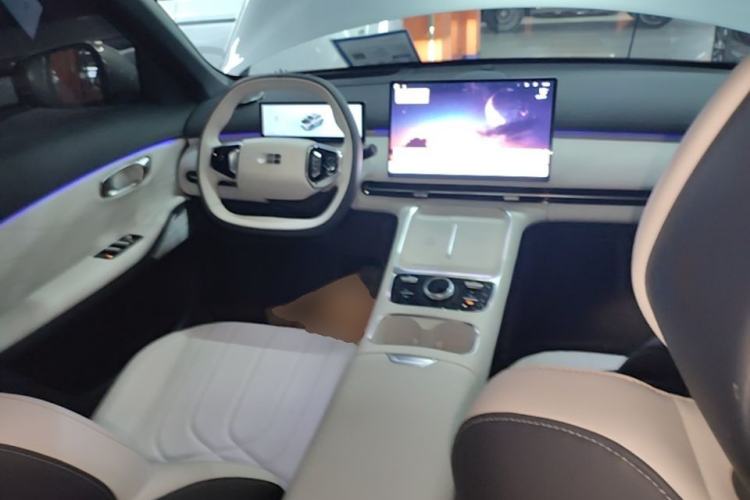 Used Geely Galaxy Xingjian 7 EM-i 2025 120km Navigator Edition Center Console