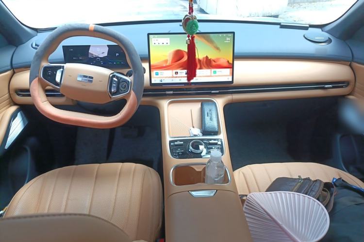Used Geely Galaxy Xingjian 7 EM-i 2025 120km Launch+ Version Center Console