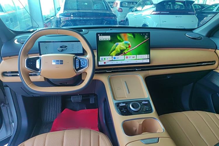 Used Geely Galaxy Xingjian 7 EM-i 2025 120km Navigator Edition Center Console