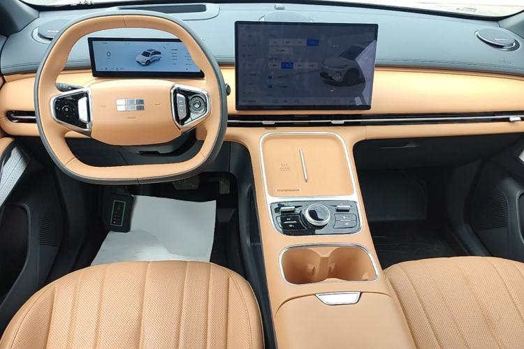 Used Geely Galaxy Xingjian 7 EM-i 2025 120km Navigator Edition Center Console