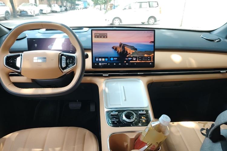 Used Geely Galaxy Xingjian 7 EM-i 2025 120km Exploration+ Version Center Console