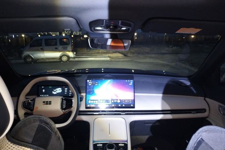 Used Geely Galaxy Xingjian 7 EM-i 2025 120km Exploration+ Version Center Console