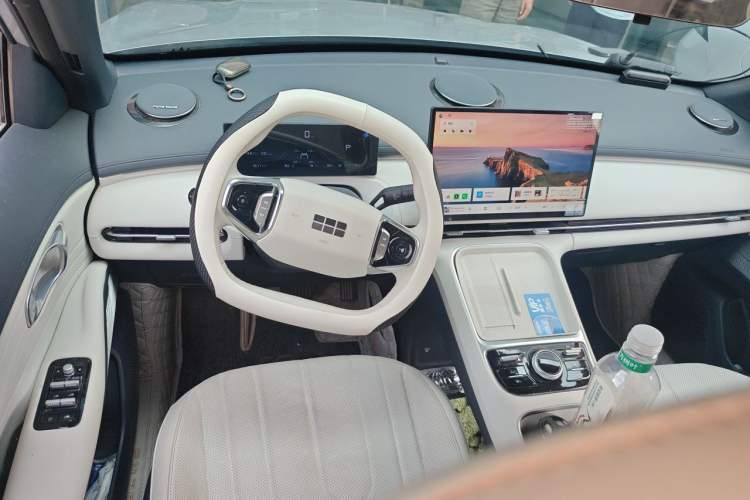Used Geely Galaxy Xingjian 7 EM-i 2025 120km Launch+ Version Center Console