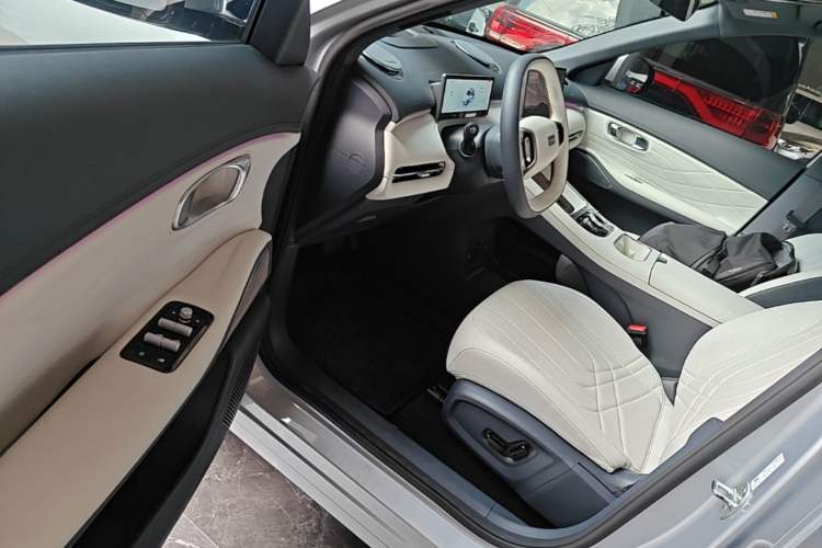Used Geely Galaxy Xingjian 7 EM-i 2025 120km Navigator Edition Driver Seat