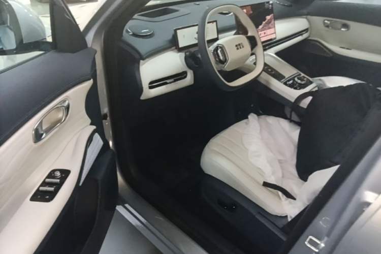 Used Geely Galaxy Xingjian 7 EM-i 2025 120km Exploration+ Version Driver Seat
