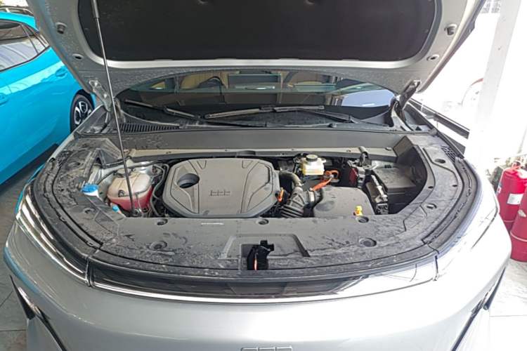 Used Geely Galaxy Xingjian 7 EM-i 2025 120km Navigator Edition Engine Bay