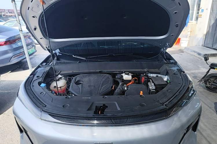 Used Geely Galaxy Xingjian 7 EM-i 2025 120km Navigator Edition Engine Bay