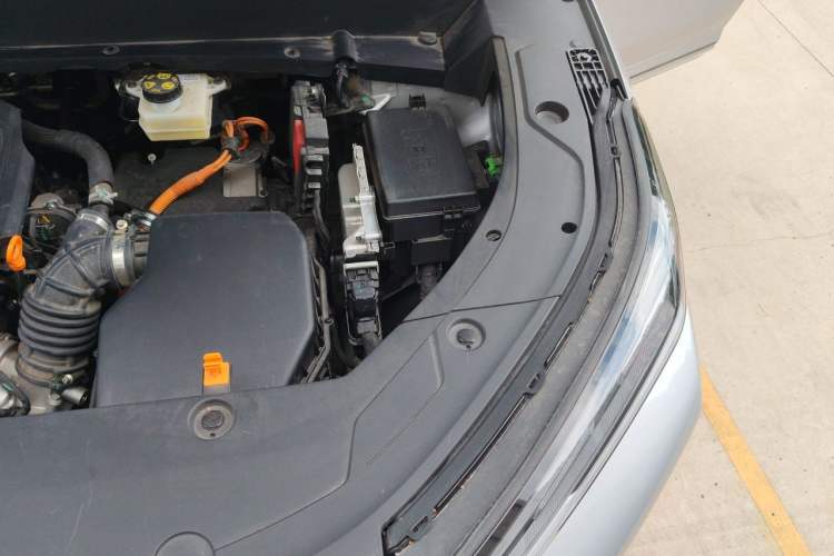 Used Geely Galaxy Xingjian 7 EM-i 2025 120km Navigator Edition Engine Bay Left