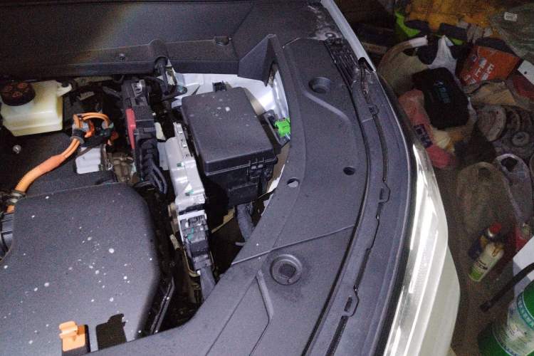 Used Geely Galaxy Xingjian 7 EM-i 2025 55 km Launch Edition Engine Bay Left