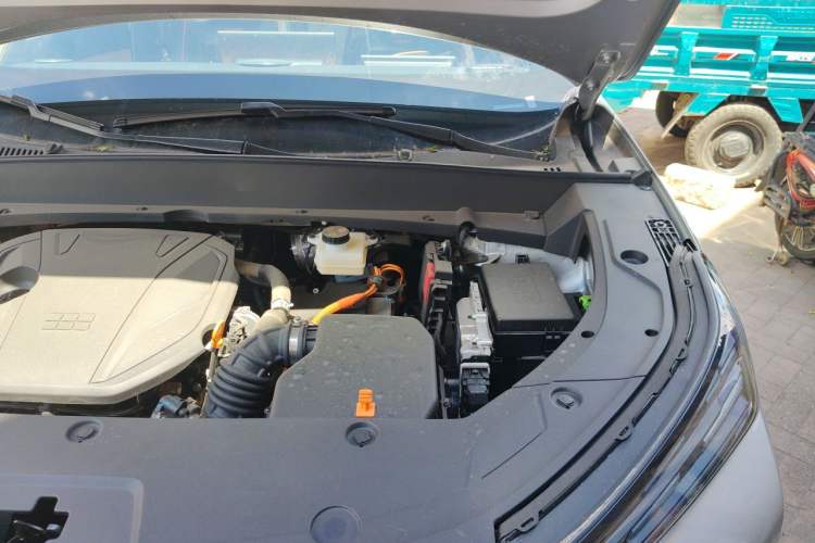 Used Geely Galaxy Xingjian 7 EM-i 2025 120km Launch+ Version Engine Bay Left
