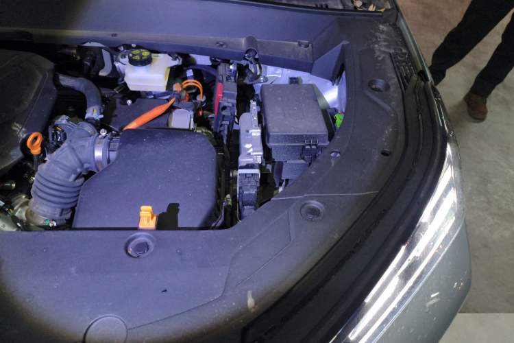 Used Geely Galaxy Xingjian 7 EM-i 2025 120km Launch+ Version Engine Bay Left
