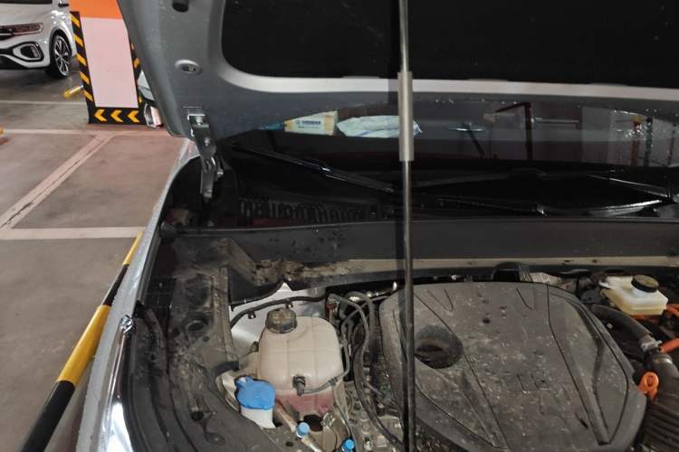 Used Geely Galaxy Xingjian 7 EM-i 2025 120km Launch+ Version Engine Bay Right