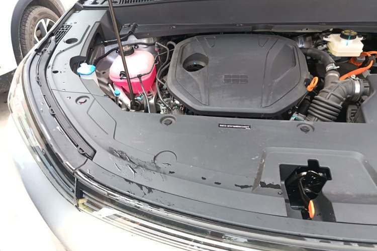 Used Geely Galaxy Xingjian 7 EM-i 2025 120km Launch+ Version Engine Bay Right