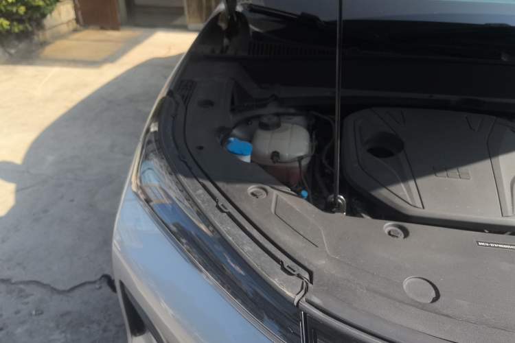 Used Geely Galaxy Xingjian 7 EM-i 2025 120km Navigator Edition Engine Bay Right