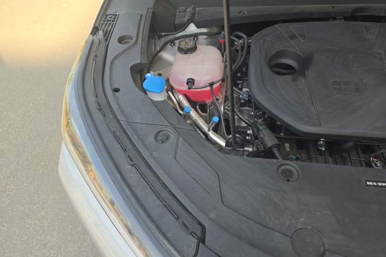 Used Geely Galaxy Xingjian 7 EM-i 2025 55 km Launch Edition Engine Bay Right