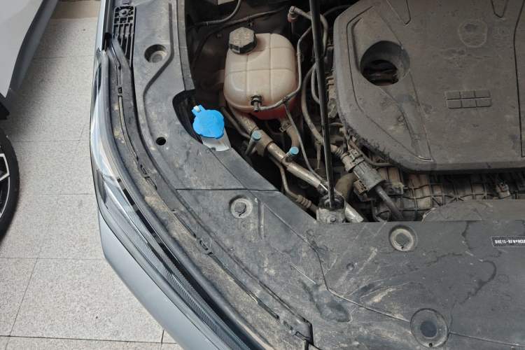 Used Geely Galaxy Xingjian 7 EM-i 2025 120km Launch+ Version Engine Bay Right